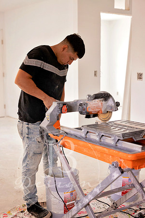 DRHorton-Habitat-for-Humanity-flooring-install_008_socialmedia