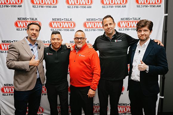 ClayTravis_BuckSexton_WOWO_035