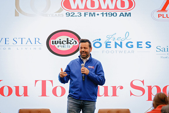 ClayTravis_BuckSexton_WOWO_042