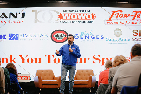 ClayTravis_BuckSexton_WOWO_043