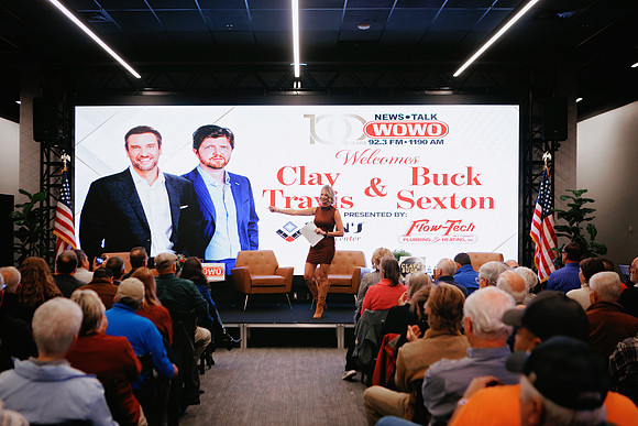 ClayTravis_BuckSexton_WOWO_059