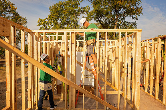 HabitatforHumanity_AmbassadorGroup_002_socialmedia
