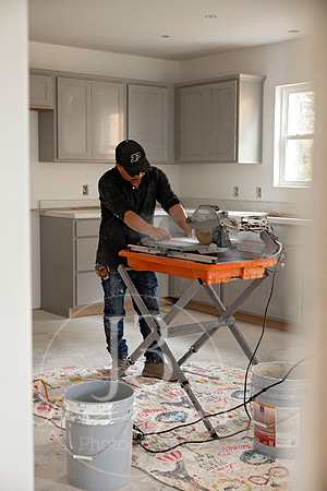DRHorton-Habitat-for-Humanity-flooring-install_004