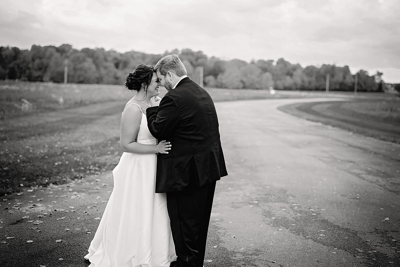 Black-and-white-wedding-photos-midwest-wedding-photographer-j3designs-photography