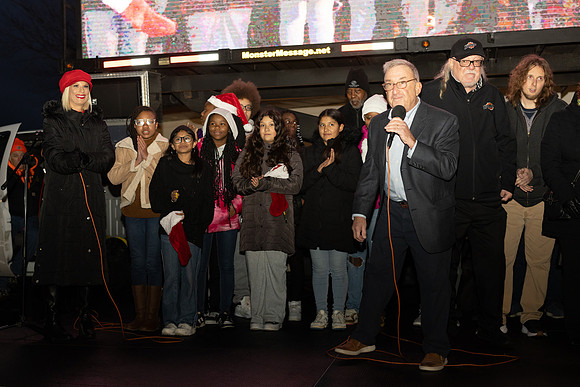 ChristmasOnBroadway029