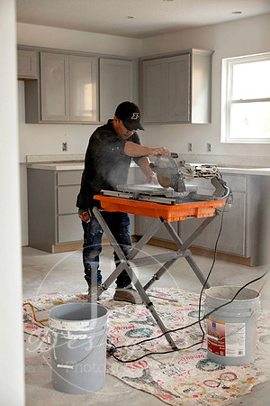 DRHorton-Habitat-for-Humanity-flooring-install_005_socialmedia