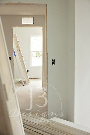 DRHorton-Habitat-for-Humanity-flooring-install_003_socialmedia