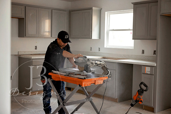 DRHorton-Habitat-for-Humanity-flooring-install_006_socialmedia
