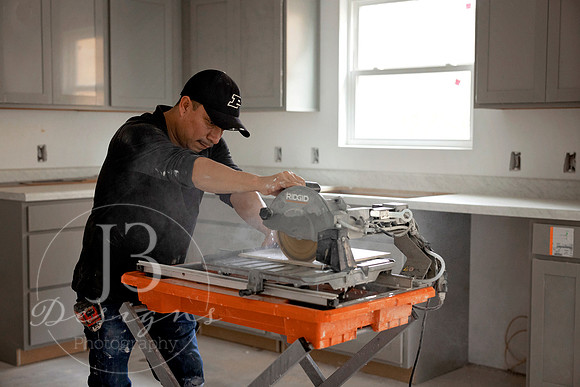 DRHorton-Habitat-for-Humanity-flooring-install_007_socialmedia